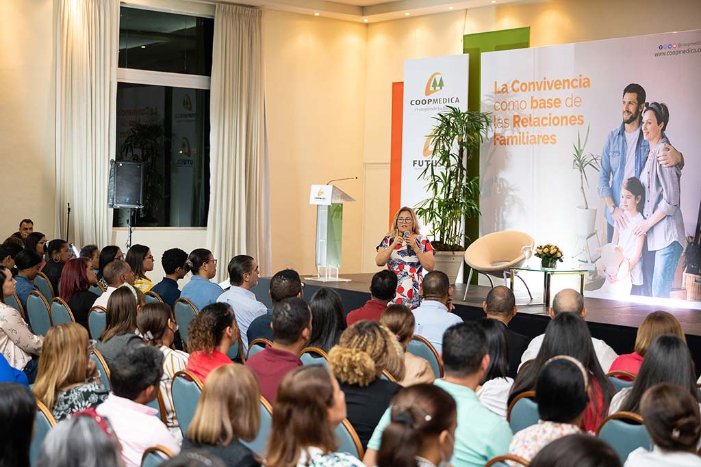 Conferencia "Convivencia como Base de las Relaciones Familiares"
